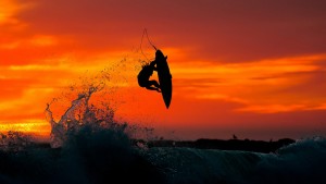 Sfondo surfista al tramonto